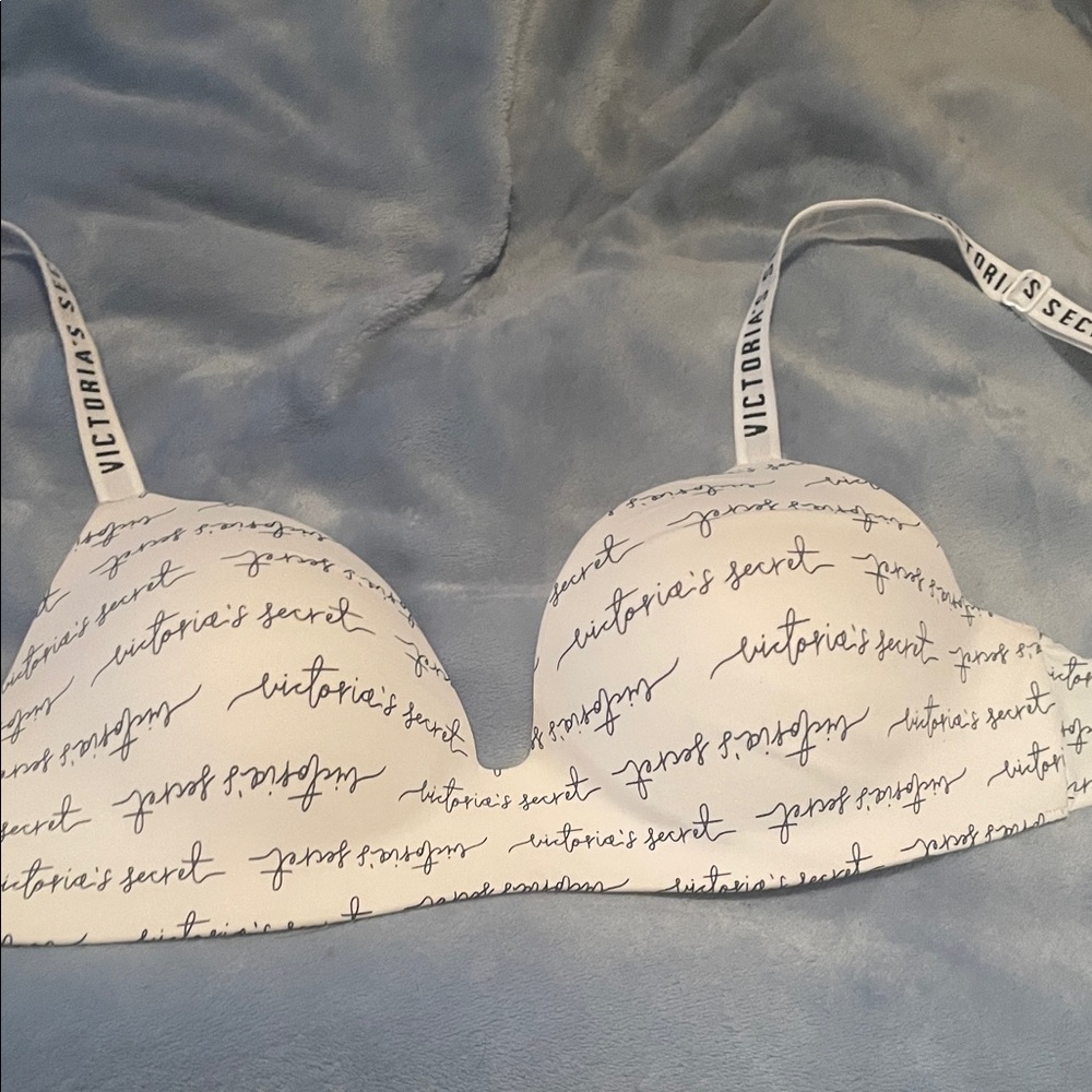 Victoria's Secret White Script Print Bra